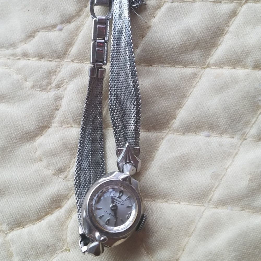 VTG…14k ..17 jewel …AMC over 60years old runs beautifully